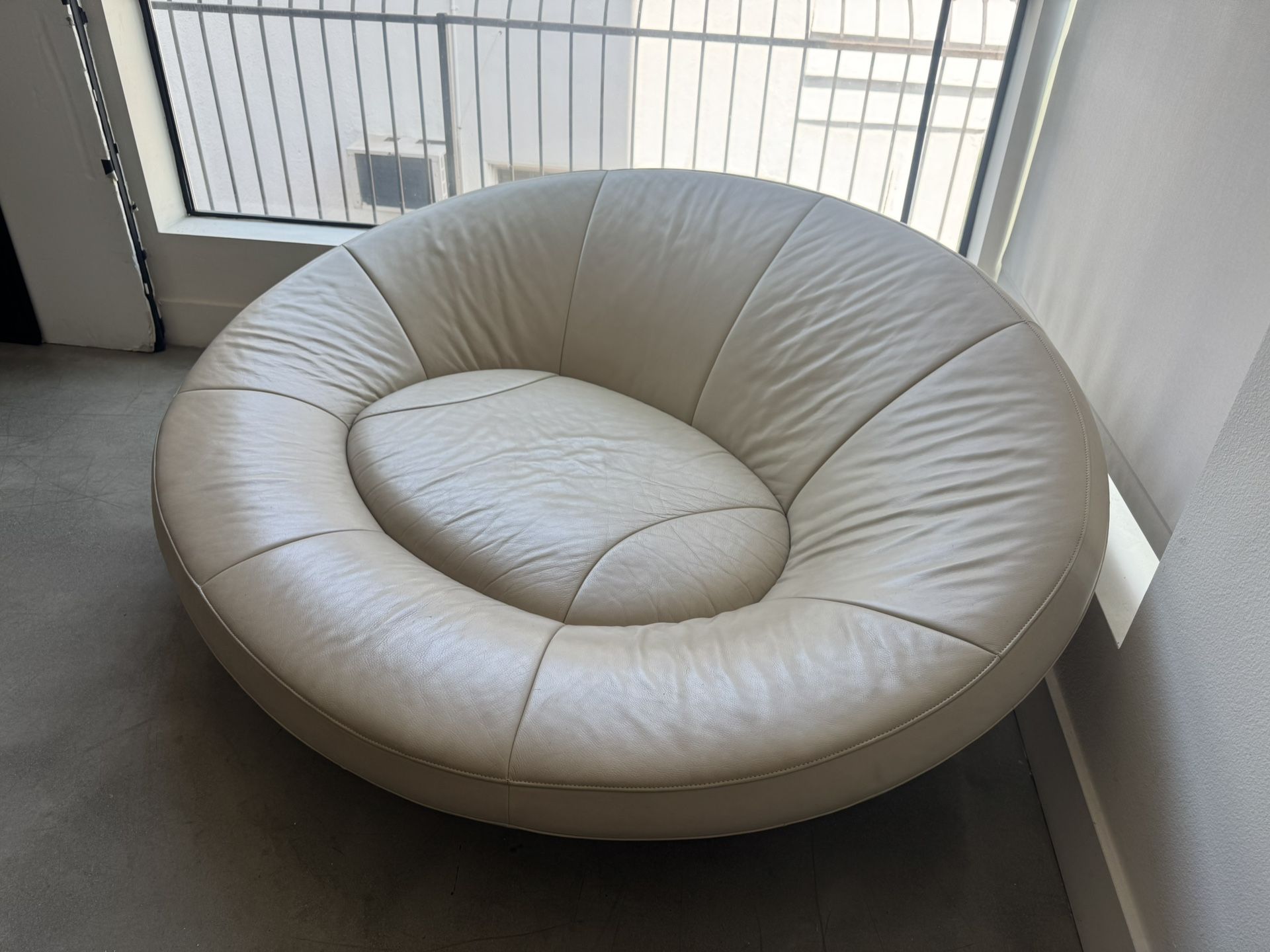 Jane Worthington DS-152 Sofa by De Sede – Leather Circular Couch
