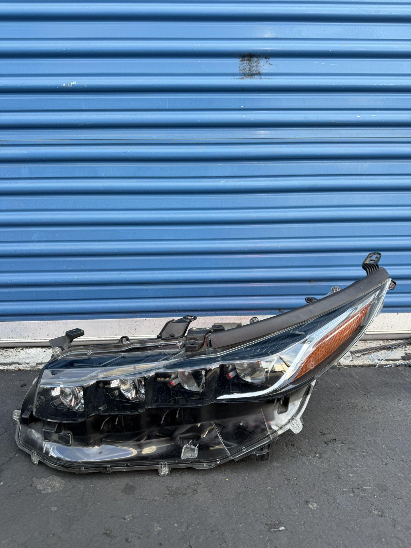 Toyota Prius Prime 2017 2018 2019 2020 Left Side LED Headlight