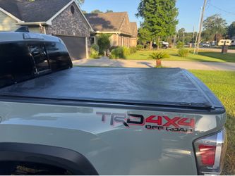 Tacoma 5’ bed hard roll up bedcover
