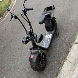 Custom Phat Scooter (Fat Tire Electric Scooter 2000W – Excellent Condition (Like New) Electric Golf Scooter