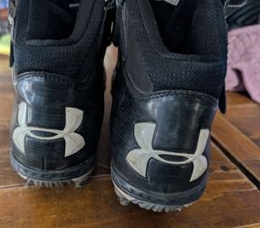 Football cleats