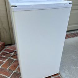 SANYO  - 4.4 Cu. Ft. Compact Refrigerator w/Freezer (make me an offer)