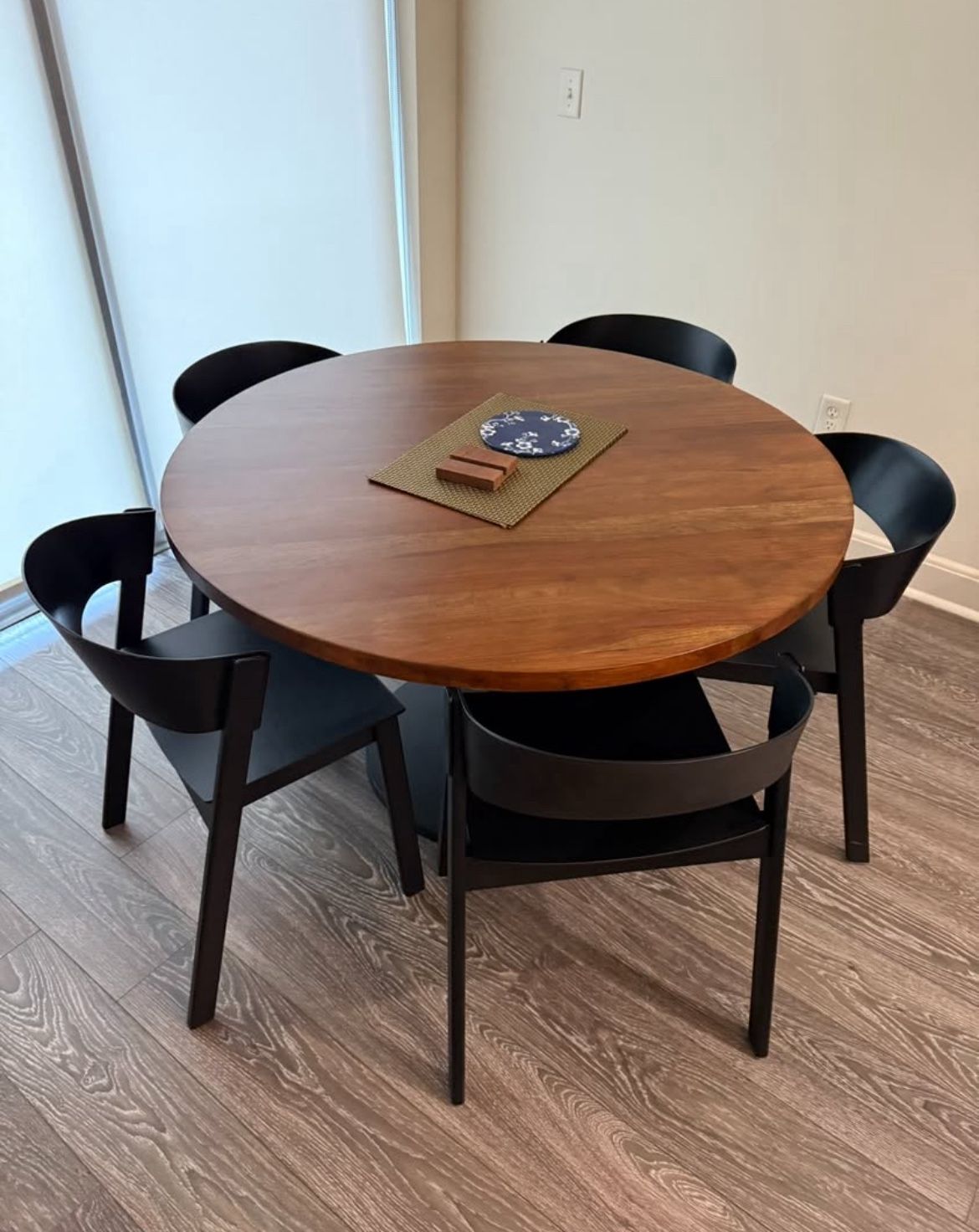 48” Round with Solid Top Dining Table with 5 black Muuto Cover Side Chairs