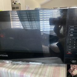 Vissani Black Microwave