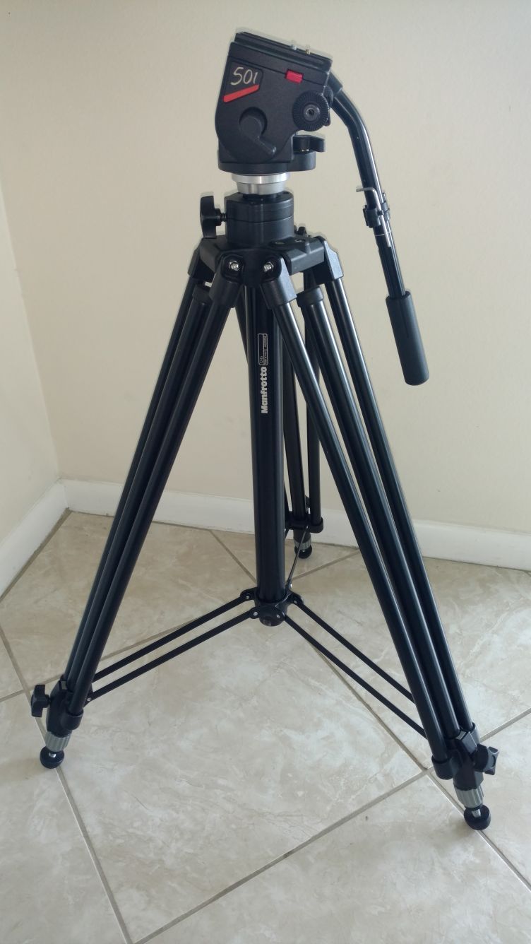 Bogen Manfrotto 3246 Tripod with 501 Fluid Head