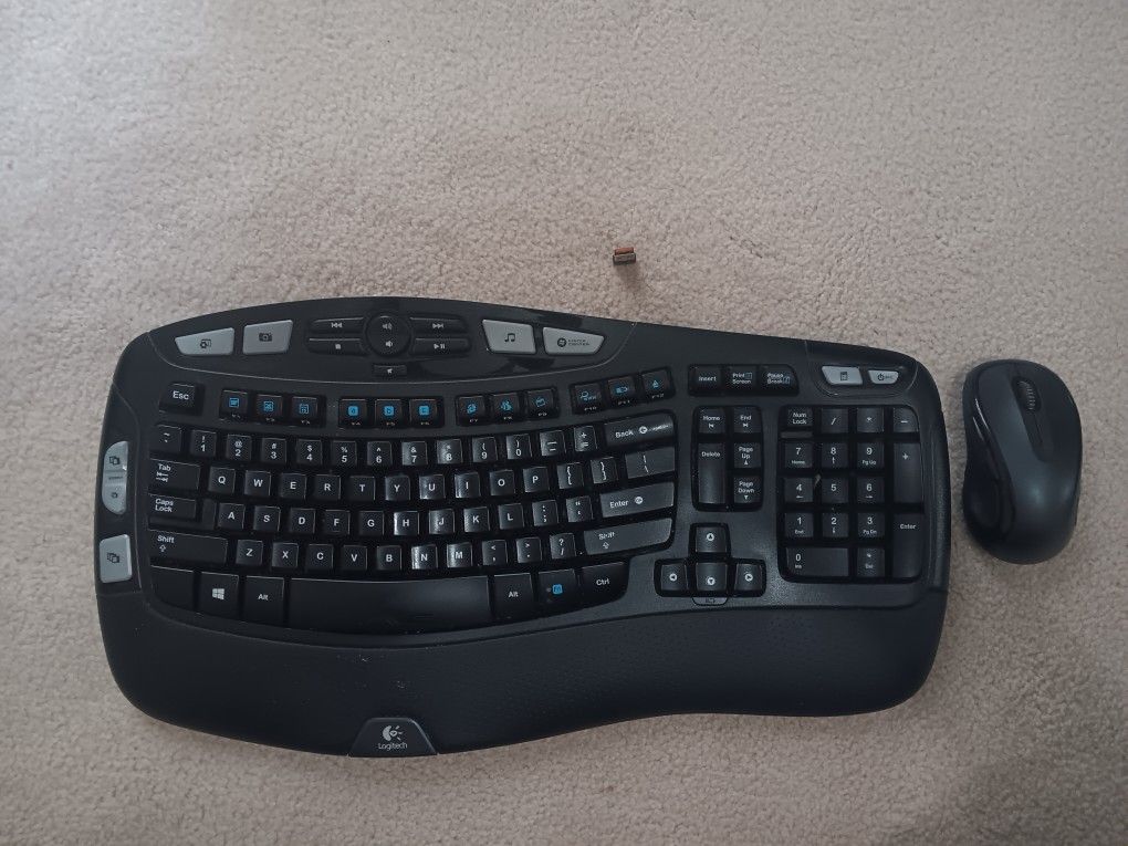 Logitech MK550 Wireless Wave Keyboard and Mouse Combo