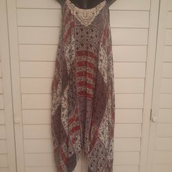 Very Comfortable Dress Has Pockets On Both Sides And It Is A Size Medium Washable And Easy Care