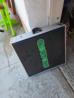 GLOWPONG Beer pong table
