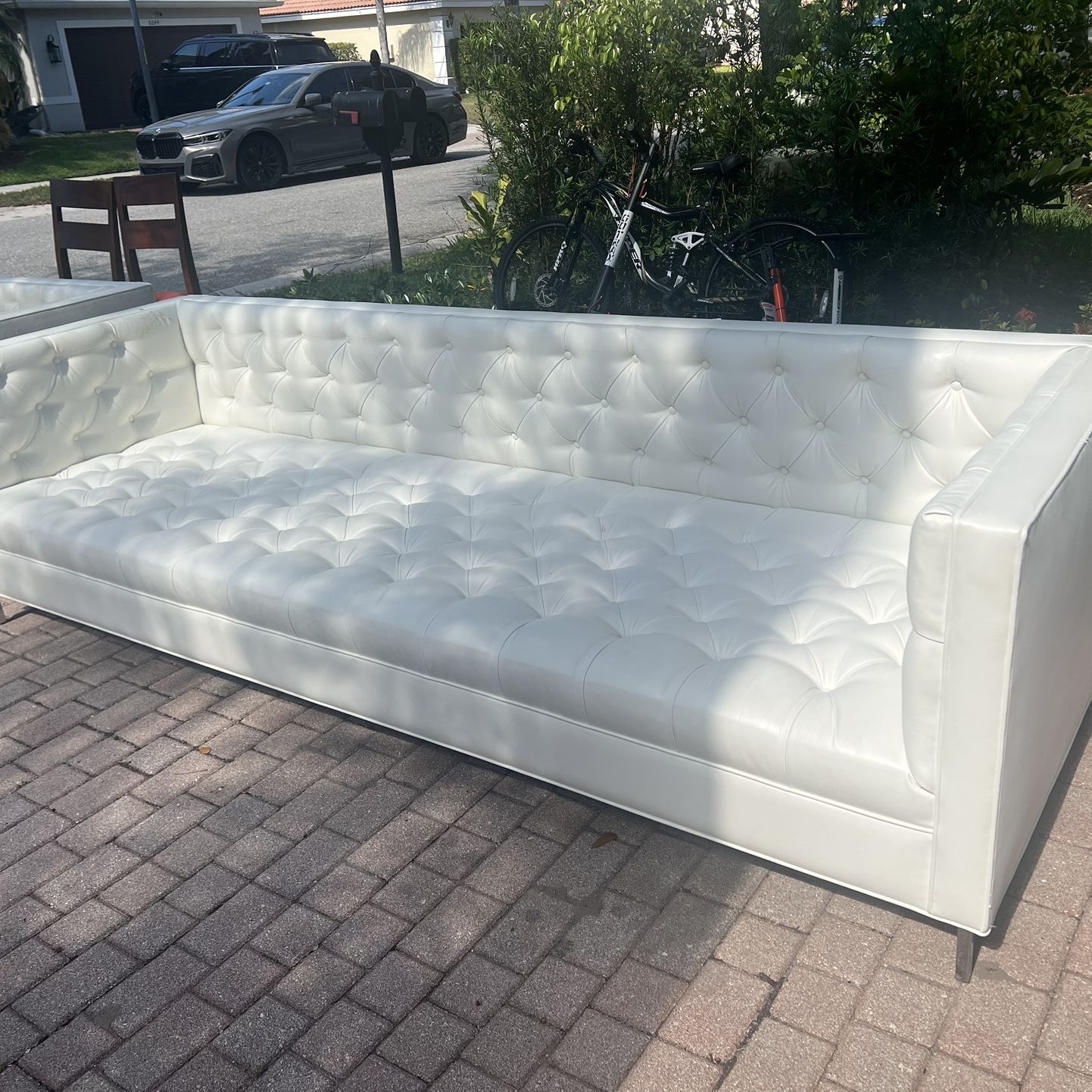 LIVING SET Italian Sofa And Loveseat White Faux Leather With 2 Tables And 1 Seat MODANI 