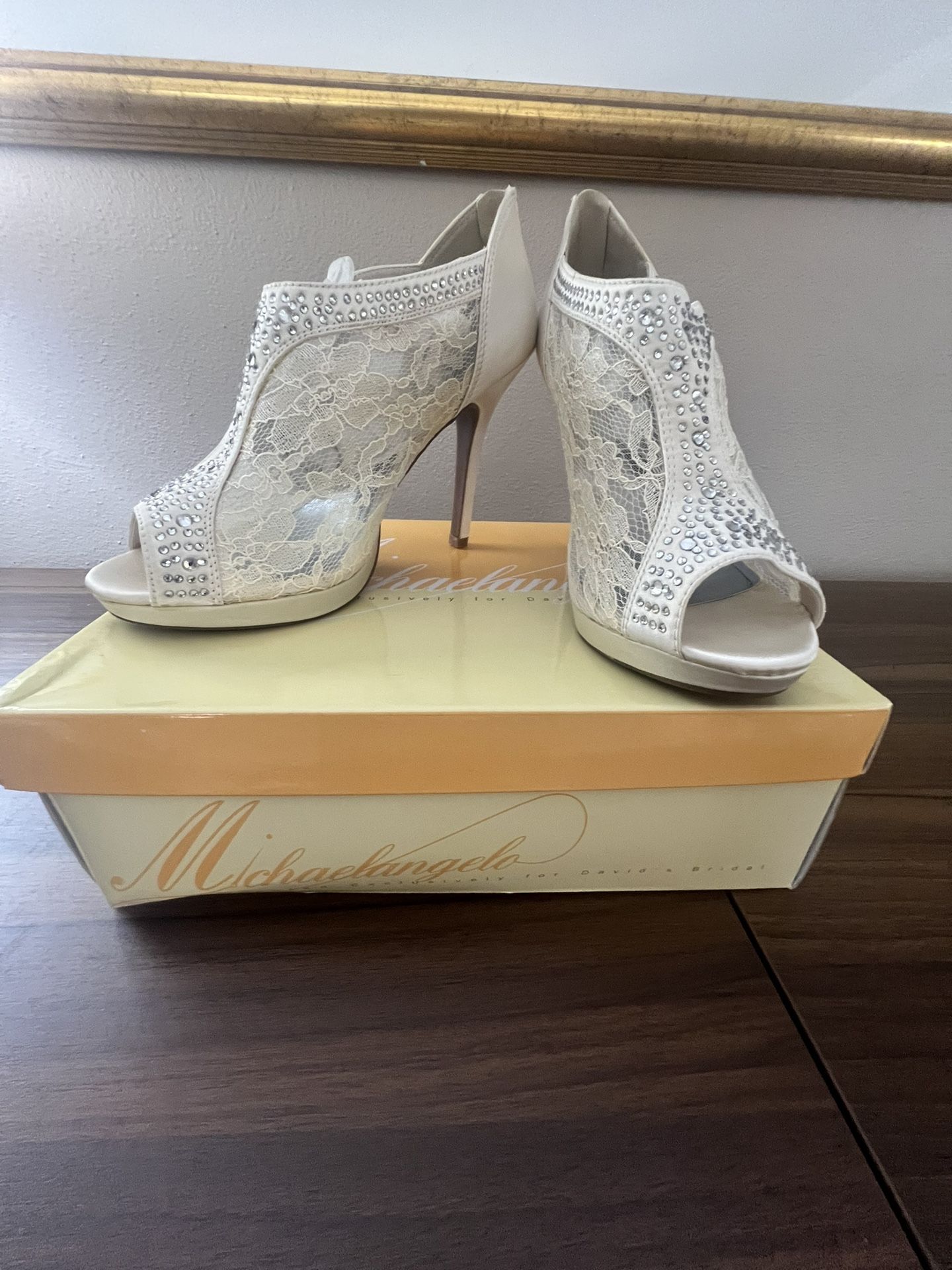 New David’s Bridal Ayael Michelangelo Pumps - Ivory, 9