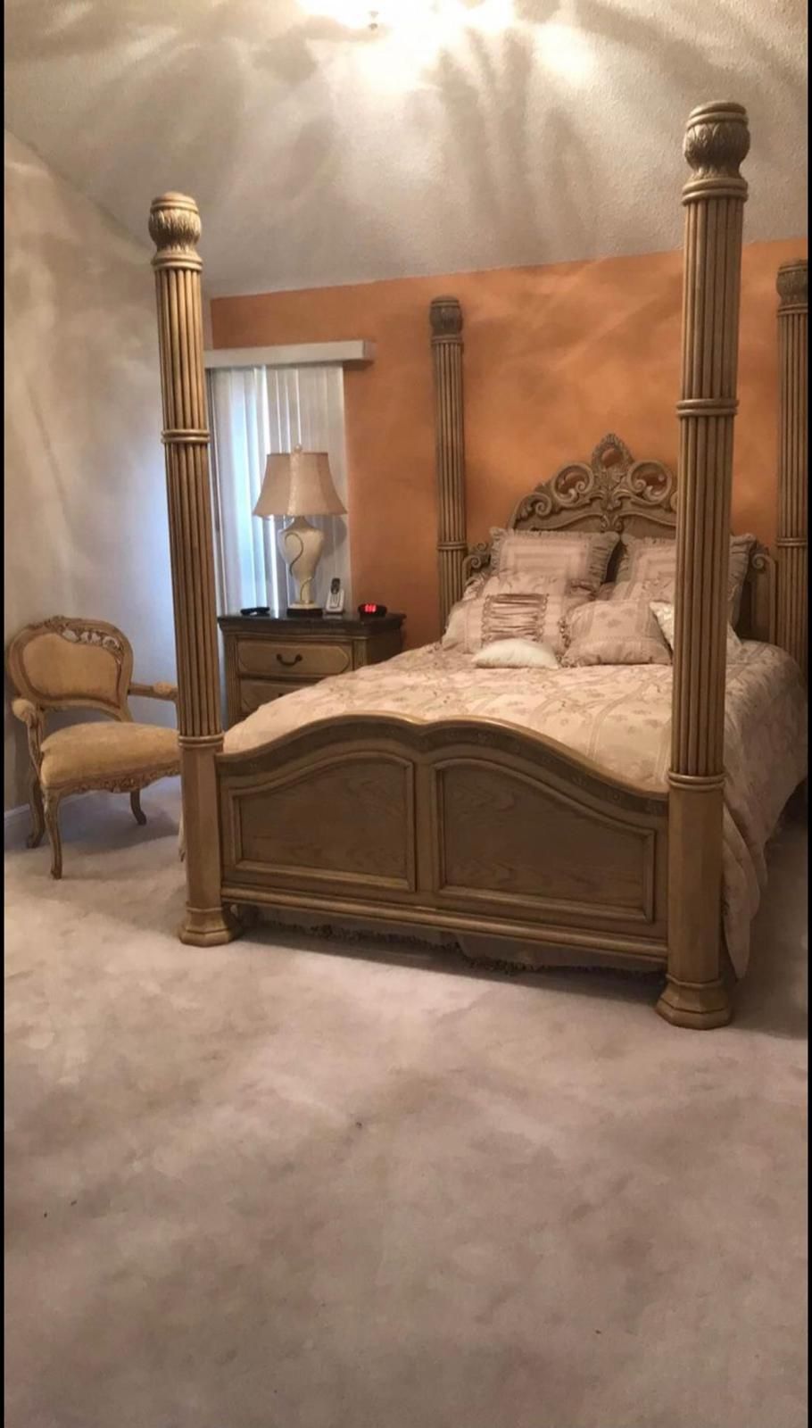 Beautiful Long Post Michel AMINI Bedroom Set ( Deliver On Us)
