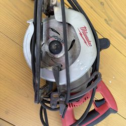 Milwaukee Corded 7/14 Worm Saw 
