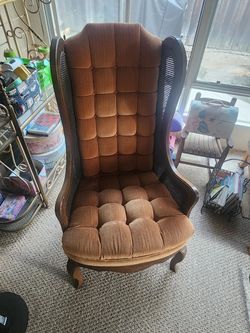 Vintage High-Back Tufted Accent Chair – Single Chair