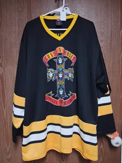 5 Piece Vintage/Modern Band T-Shirts. Sizes small to 2xl. See video and photos for sizes, prices, and measurements.  All items have a sticker price. A