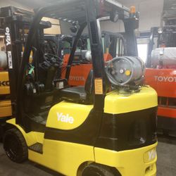 FORKLIFT YALE.  $9500