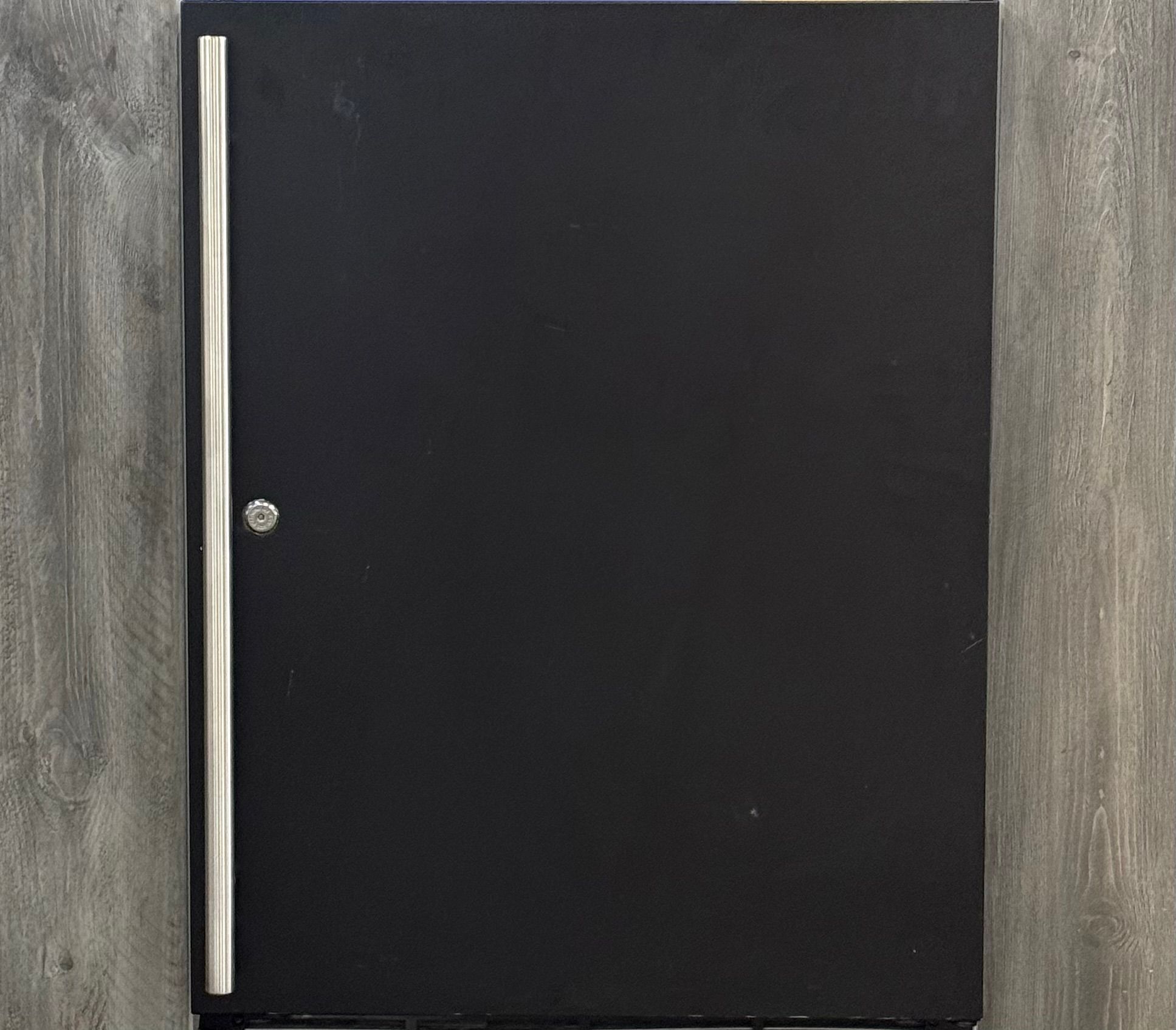U-LINE Refrigerator Mini Fridge UADA24RB13B 01814 .