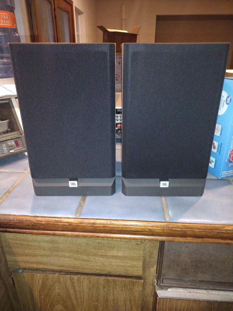JBL model P20 bookshelf Speakers

