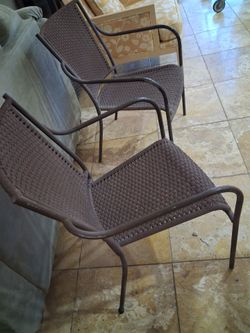 2 out door chairs in excellent condition