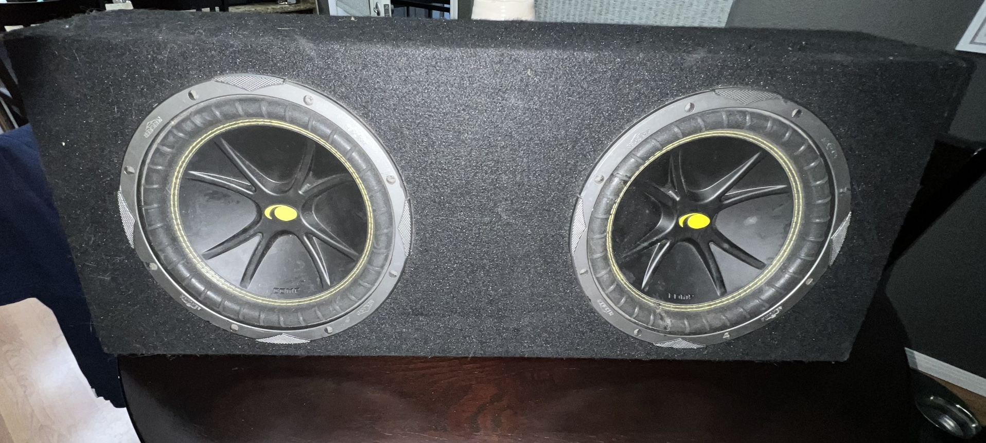 2 Kicker Comp 10” Subs With Box