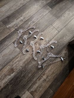 clothe hangers (5)