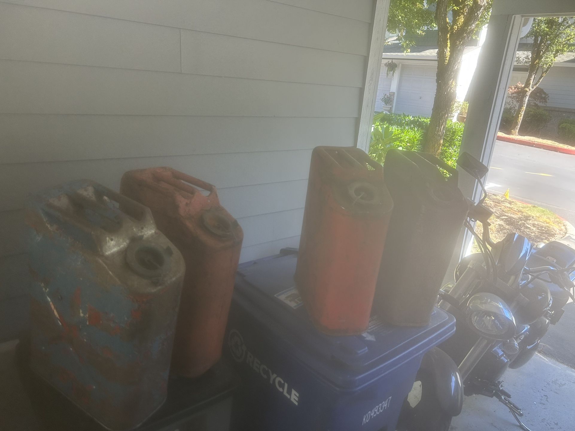 4 Jerry Cans