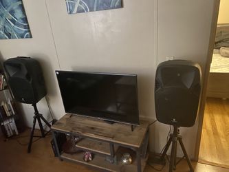 12” Proreck Powered Speakers