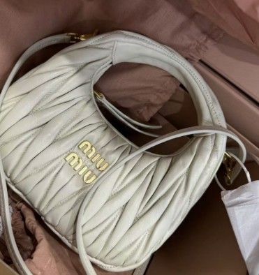 White shoulder bag