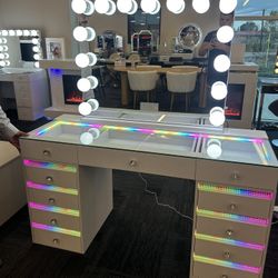 Brand New Elegant LED Extravagant Vanity Mirror Set 