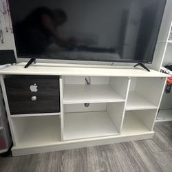TV STAND WHITE WOOD EXCELLENT  CONDITION 