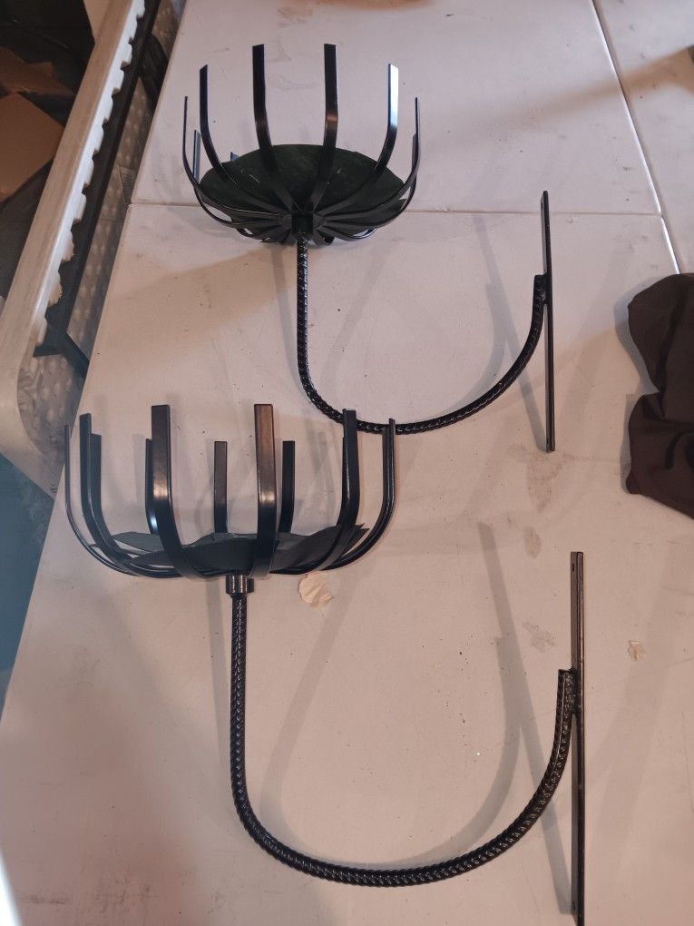 2 Metal Mounting Flower Pot Holders