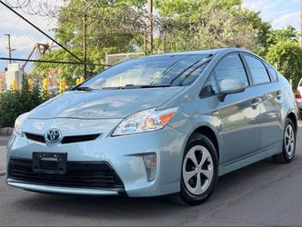 Toyota Prius Hybrid - 2012