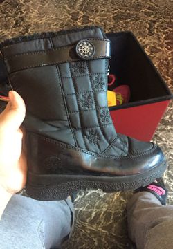 Totes winter boots girls size 11 good for snow and rain god conditions
