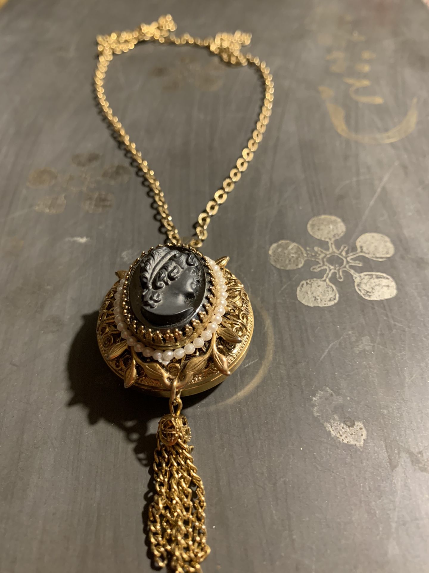 Lucern Cameo Pendant Watch