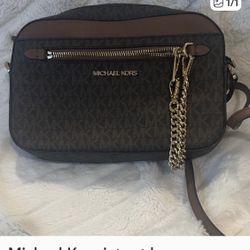 Michael Kors crossbody 