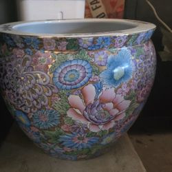 2 Beautiful Matching Pot Holders. Must Go Asap.  Pick-up And Cash Only 