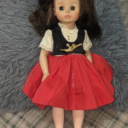 VINTAGE MADAME AlEXANDRA DOLL