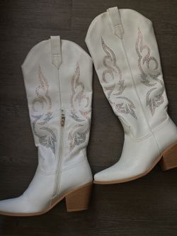 White Rhinestone Western Boots – Women’s Size 10