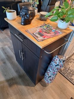 Small rolling cabinet