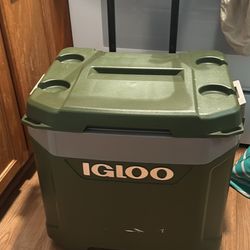 60 L Igloo Cooler With Handle And Wheels