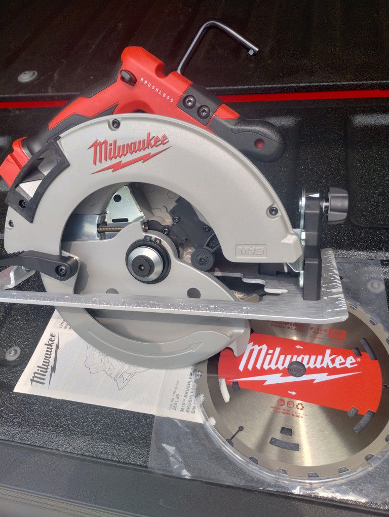 Brand New Milwaukee M18 18V Lithium-Ion Brushless Cordless 7- 1/4 in. Circular Saw (Tool-Only)
