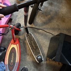 Electric razor scooter