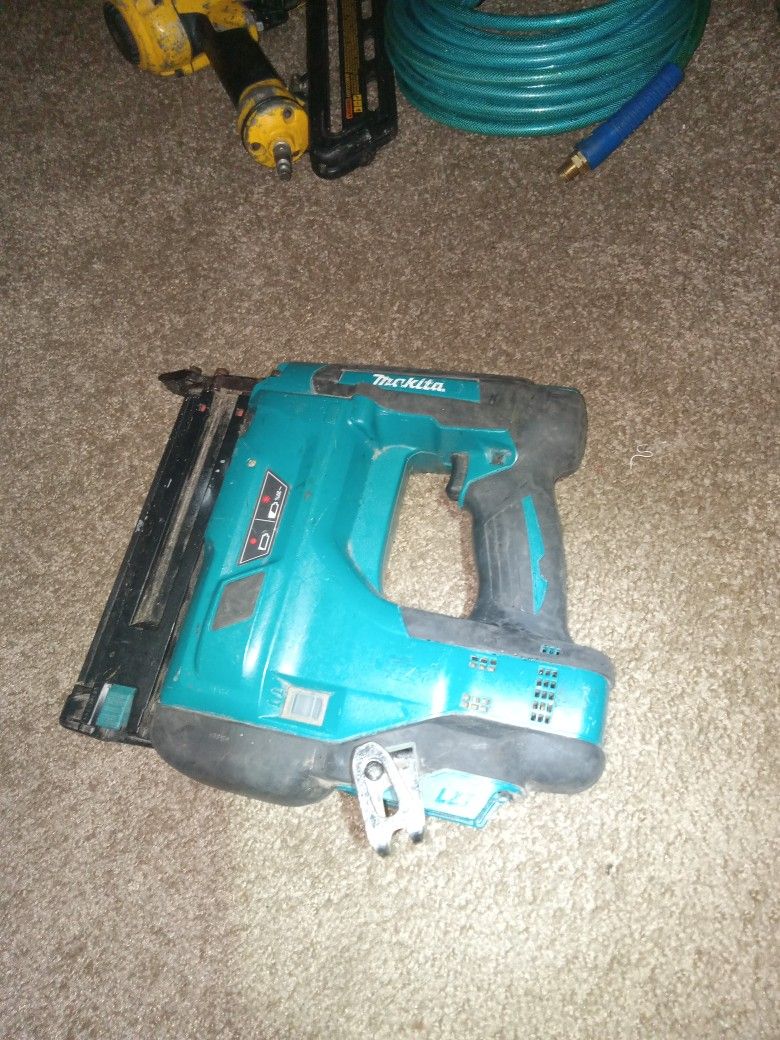 Marita 18V 2" Brad Nailer