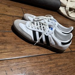 Men’s or women’s 100% Authentic Adidas Sambas. Multiple sizes available. DM for Price.