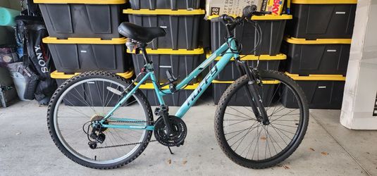 Used / GOOD CONDITION Women's HUFFY ROCKCREEK 26"