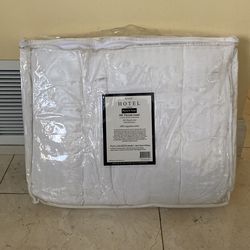 Royal Hotel Collection Damascus Stripe Luxury Down Comforter 