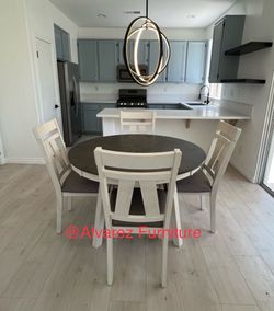 Round dining table set