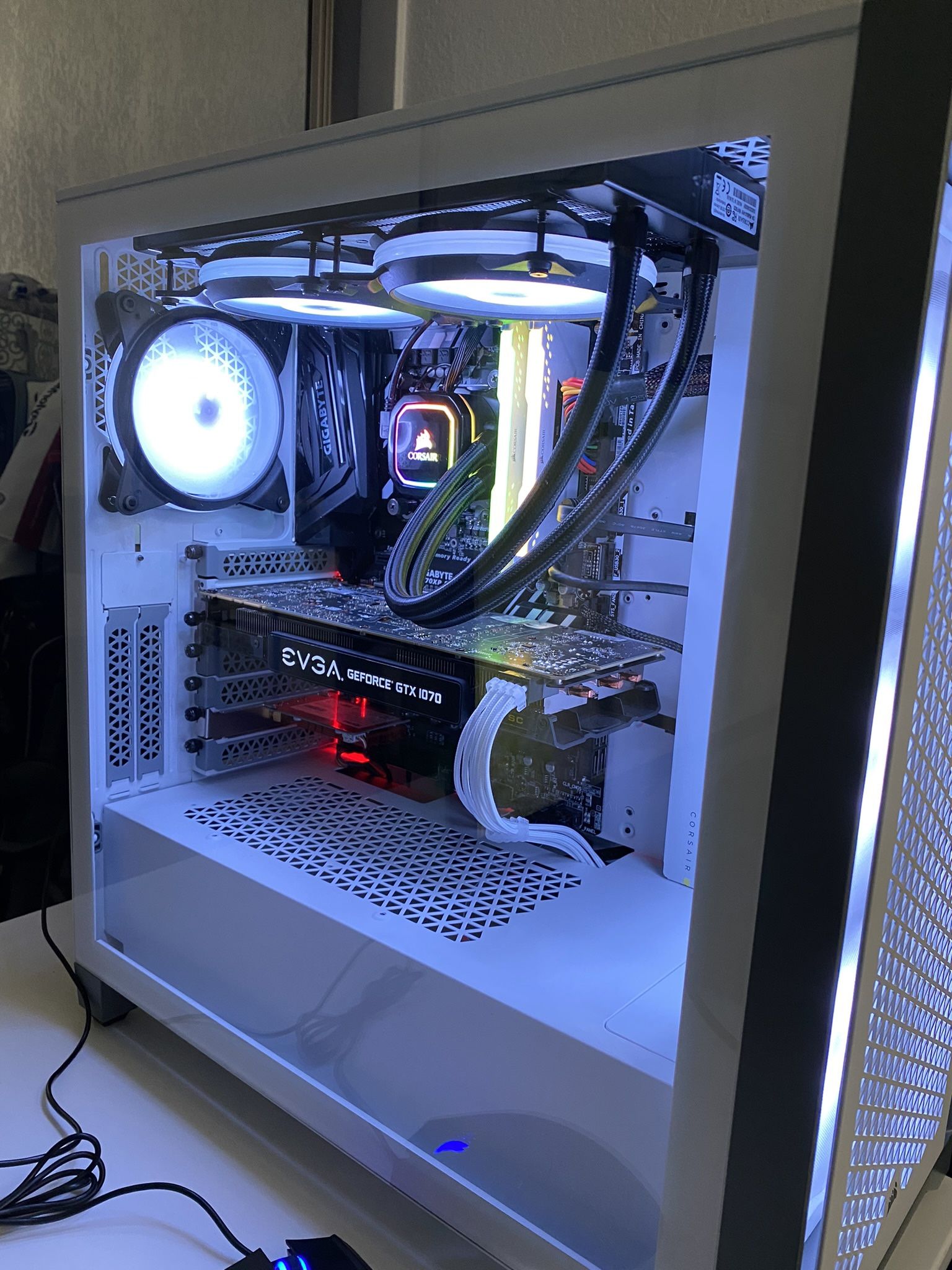 Gaming Computer i5-8600K EVGA 1070 GTX Gigabyte Z370XP SLI 16GB DDR4