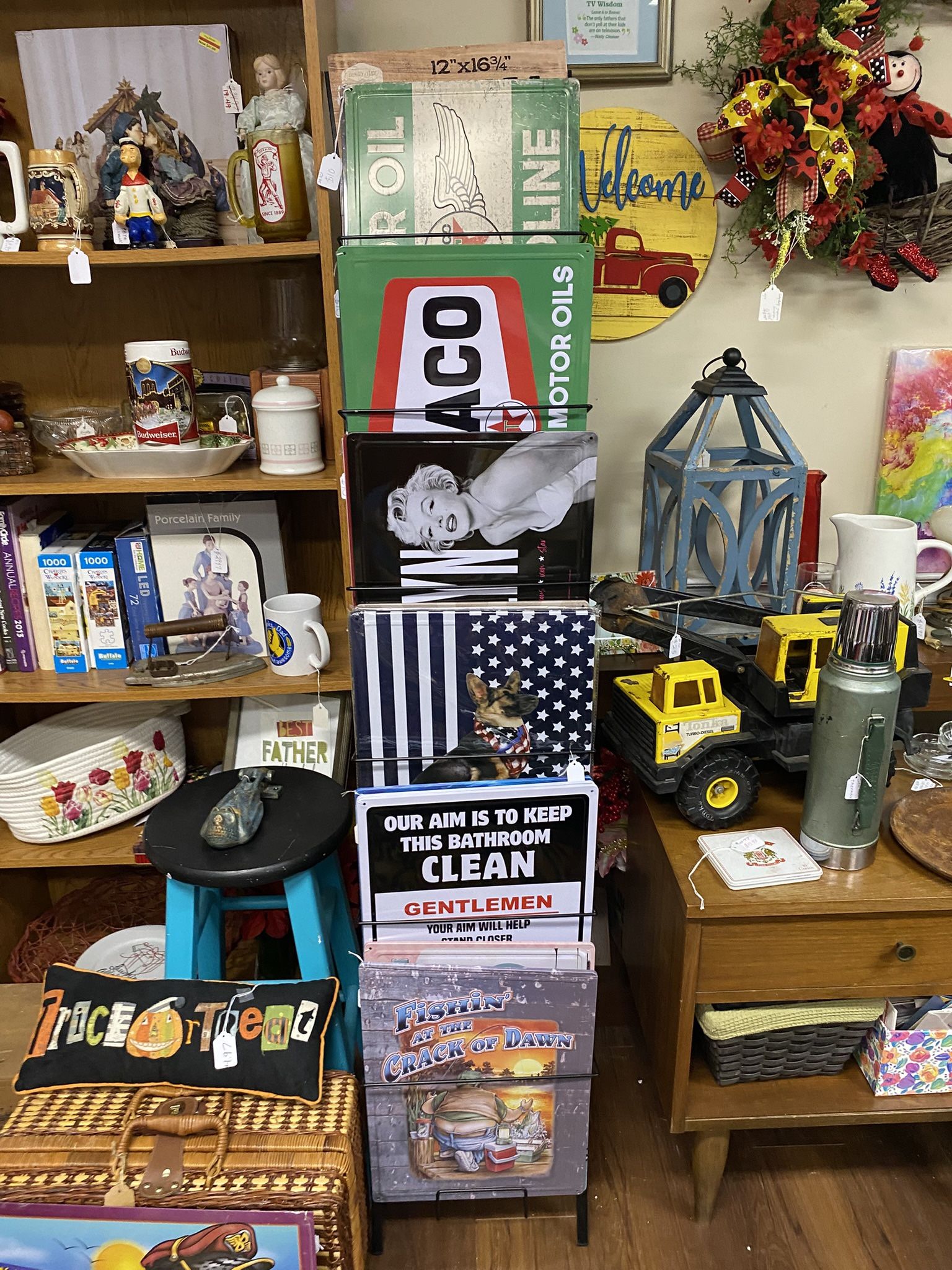 Signs And Collectables