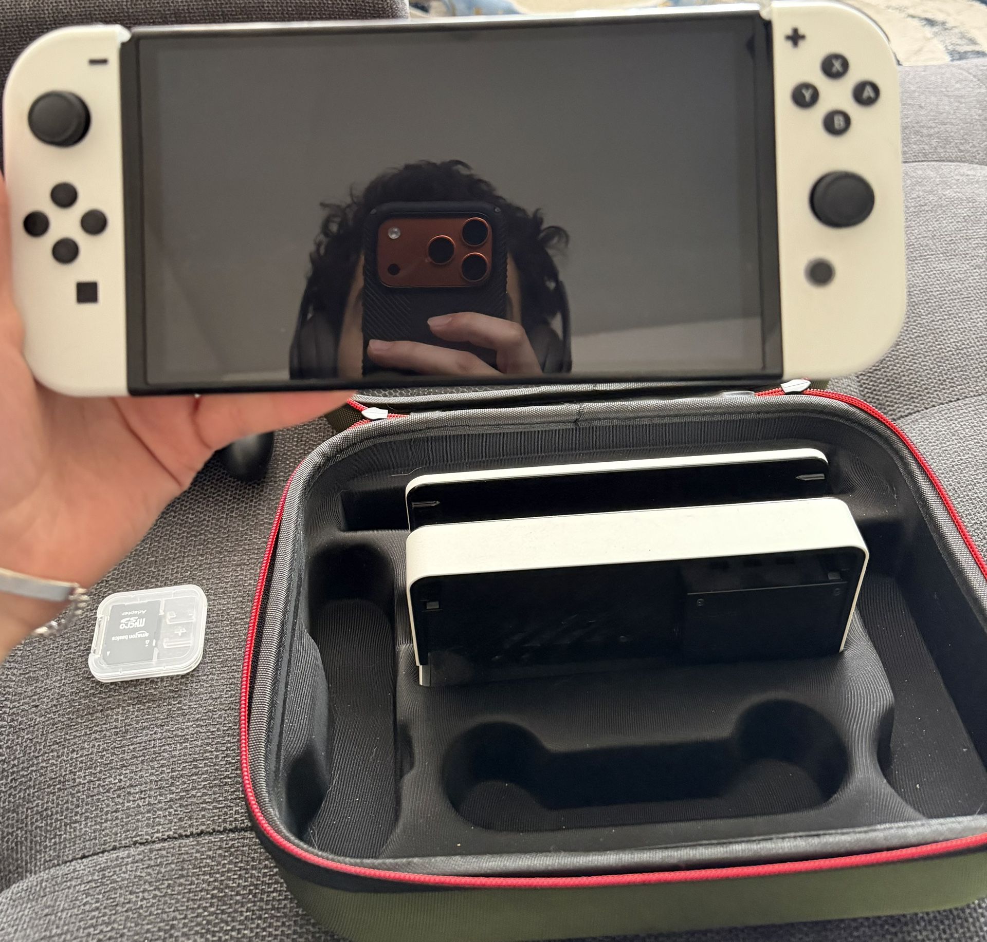 Nintendo Switch OLED Model + 64 GB SD + Case + Accessories – Excellent Condition