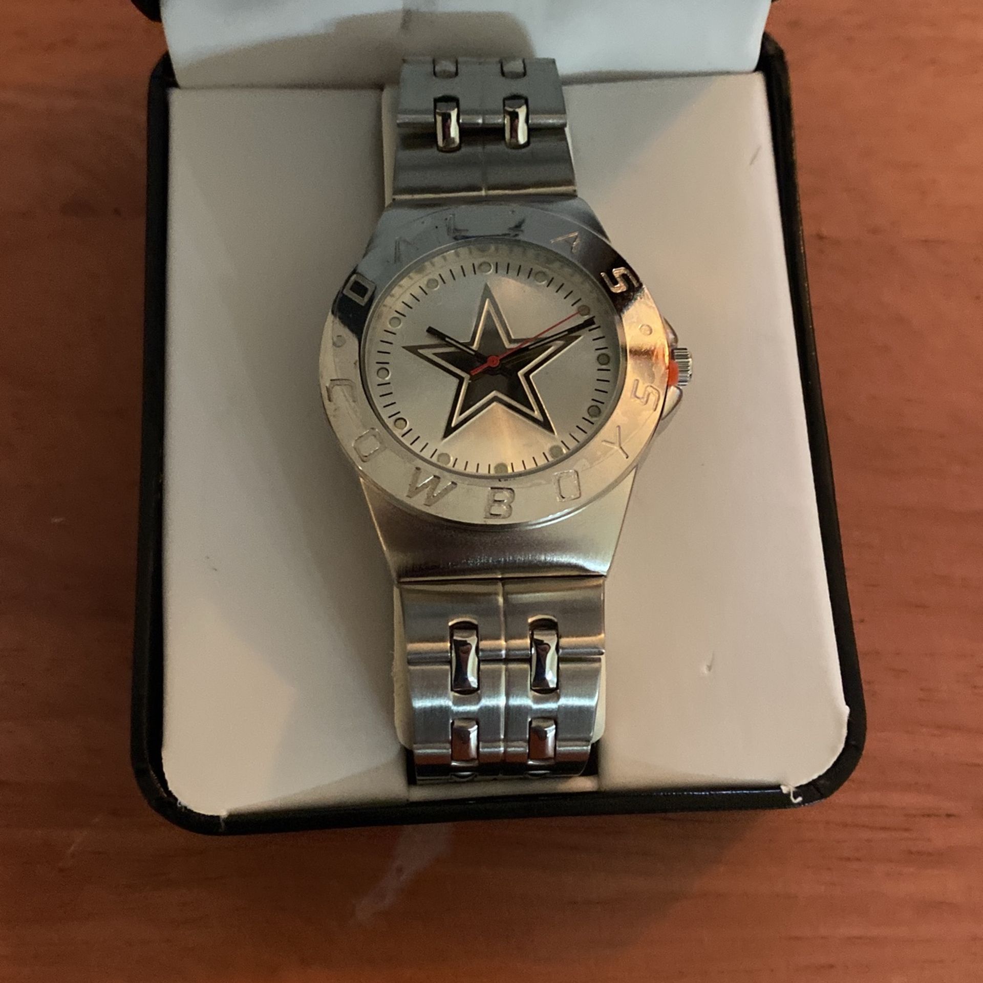 Dallas Cowboys watch $20